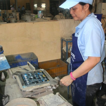 Placing divider mould into steel mould