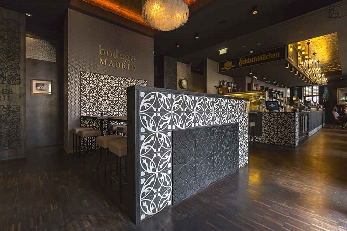 Encaustic cement tile in Bodega Madrid Restaurant, Germany 2 Gach bong cao cap Modega Madrid 002
